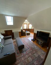 72 Thurston St, Unit 3 in Somerville, MA - Foto de edificio - Building Photo