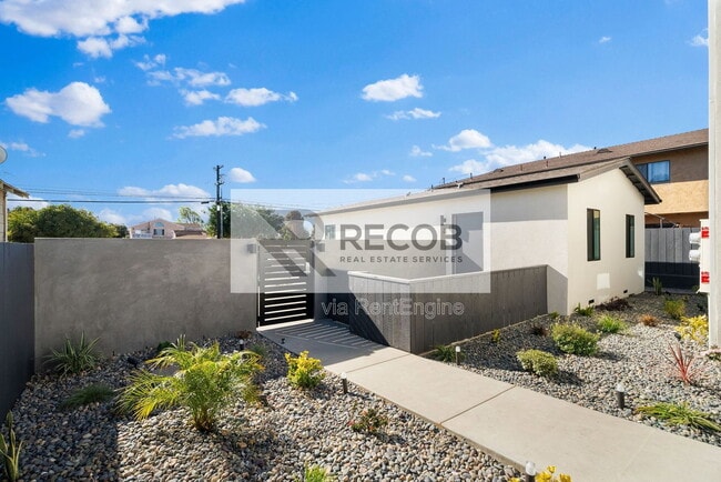 property at 1638 Elm Ave