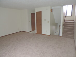 608 Westwinds Dr in Iowa City, IA - Building Photo - Building Photo