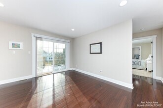 3 Maple Vlg Ct in Ann Arbor, MI - Building Photo - Building Photo