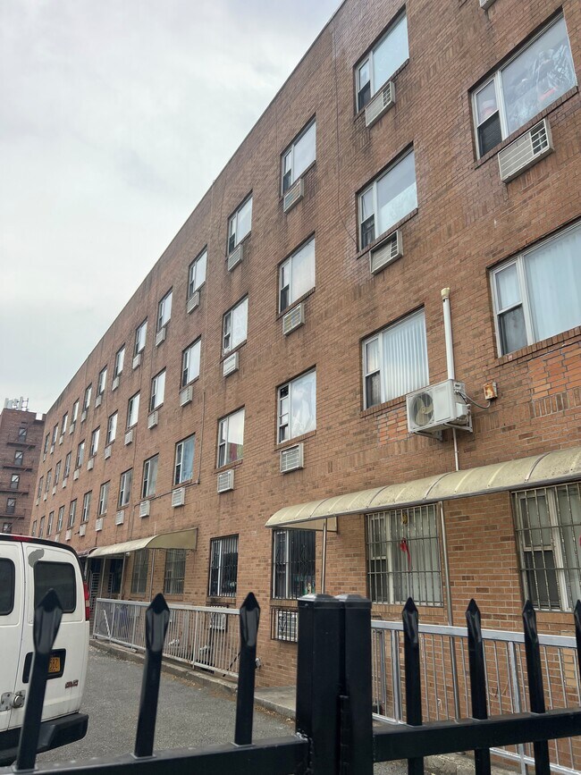 5505 98th St in Corona, NY - Building Photo - Building Photo