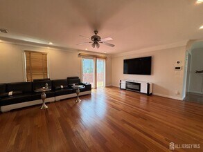 5 Hollywood St in Edison, NJ - Building Photo - Building Photo