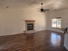21431 Santa Barbara Dr in Tehachapi, CA - Building Photo - Building Photo