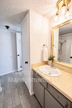 6054 Northwest Expy in Oklahoma City, OK - Building Photo - Building Photo