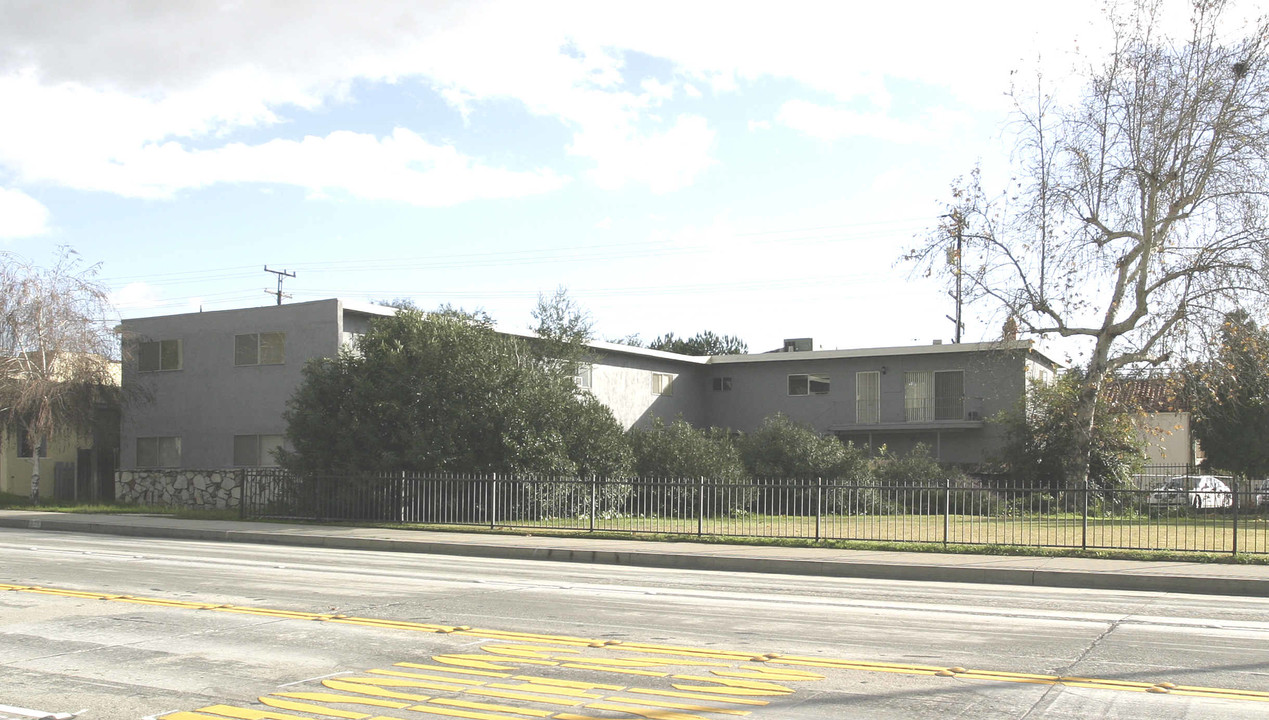 428 W Foothill Blvd in Monrovia, CA - Building Photo