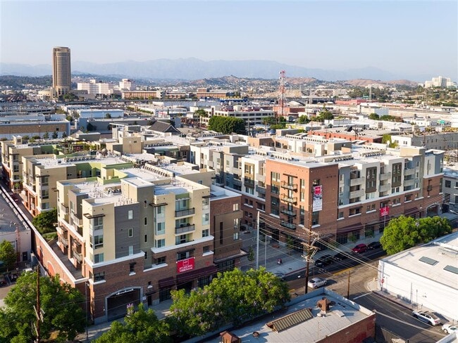 Garey Building in Los Angeles, CA - Foto de edificio - Building Photo