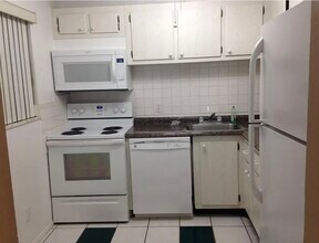 12009 Poinciana Blvd, Unit 102 in Royal Palm Beach, FL - Building Photo - Building Photo