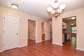 7898 Montview Rd in North Charleston, SC - Building Photo - Building Photo
