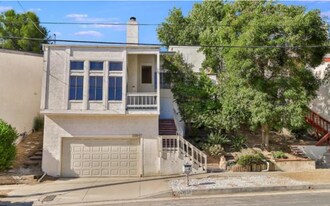 22647 Margarita Dr in Los Angeles, CA - Building Photo