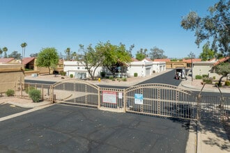 River Run Townhomes in Tempe, AZ - Building Photo - Building Photo