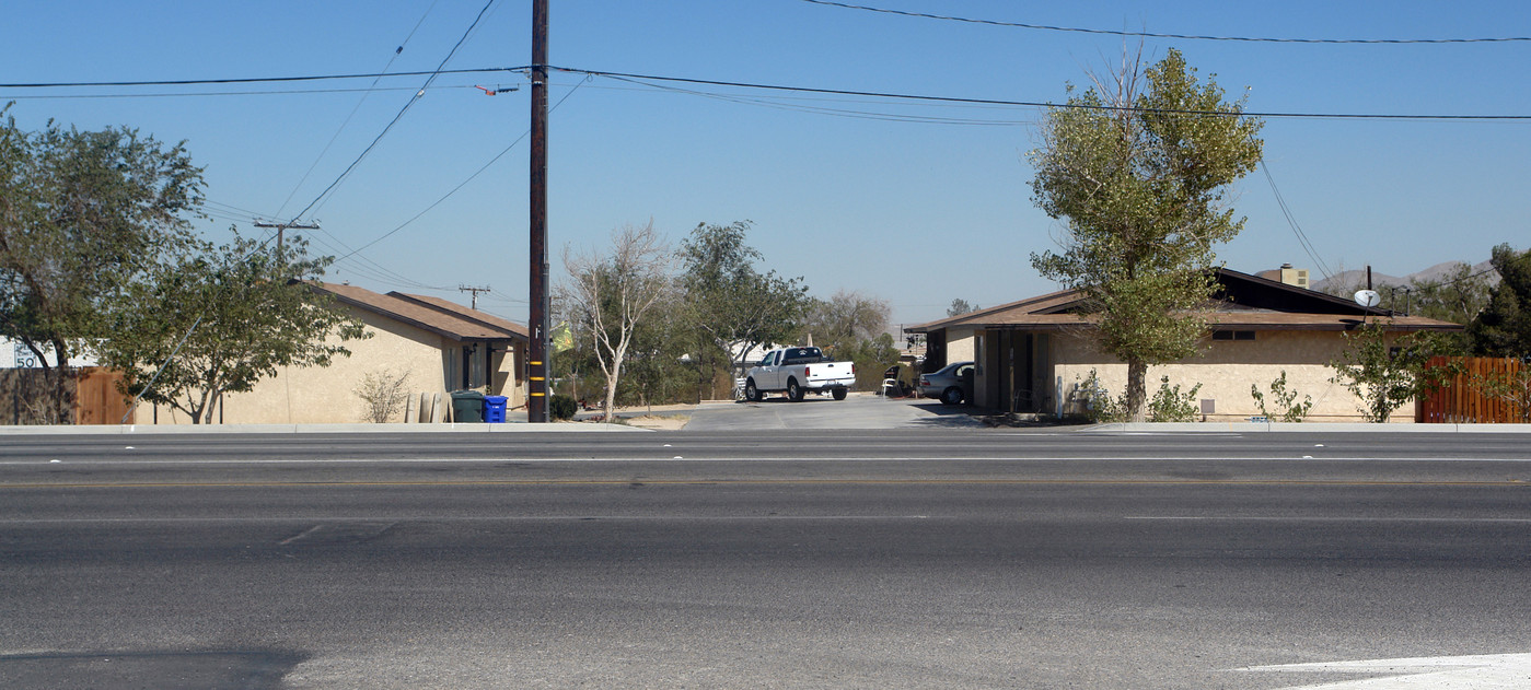 15320 Mojave Dr in Victorville, CA - Building Photo