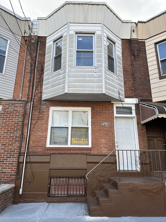 2240 Snyder Ave in Philadelphia, PA - Building Photo