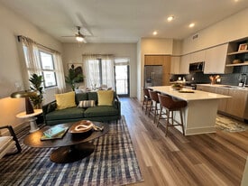 2822 SW 69th Ave, Unit B in Miami, FL - Building Photo