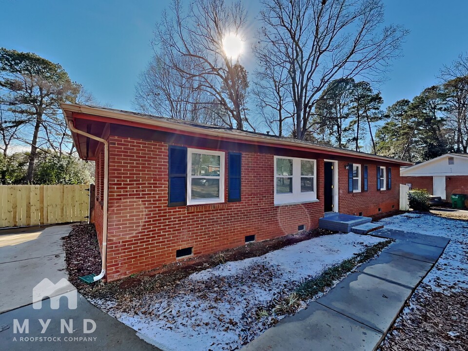 8707 Farmwood Ct in Charlotte, NC - Building Photo