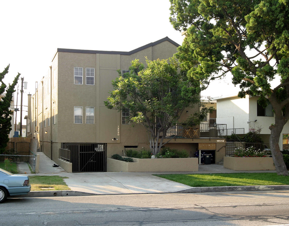 12530 Venice Blvd in Los Angeles, CA - Building Photo