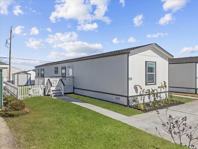 property at 5111 Caicos Calle