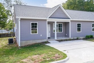 606-606 E Pine Ave in Wake Forest, NC - Building Photo - Building Photo