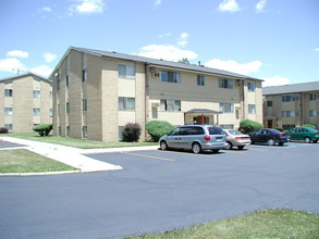 Barwin Place Apartments in Mount Clemens, MI - Building Photo - Building Photo