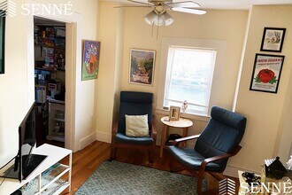 16 Evergreen Sq, Unit 3 in Somerville, MA - Building Photo - Building Photo