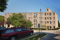 Riverpark Apartments in Cleveland, OH - Foto de edificio - Building Photo