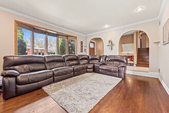 1005 E Orchard St in Arlington Heights, IL - Building Photo - Building Photo