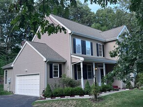 8 Ellsworth Pl in Avon, CT - Building Photo - Building Photo