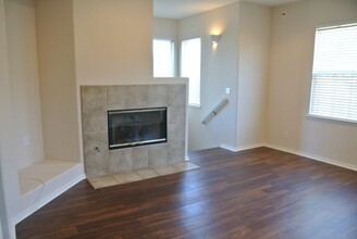 645 Sumner Way in Oceanside, CA - Building Photo - Building Photo