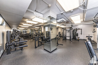 211 E Ohio St, Unit 618 in Chicago, IL - Building Photo - Building Photo