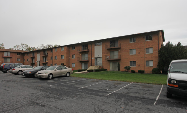 Lakeside Apartments in Gaithersburg, MD - Foto de edificio - Building Photo