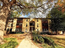 9633 White Acre Rd in Columbia, MD - Building Photo