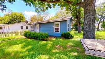 210 Jackman St in San Marcos, TX - Building Photo