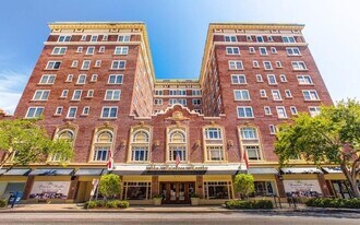 411 1st Ave N in St. Petersburg, FL - Building Photo