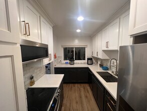 5651 Sumner Way, Unit 115 in Culver City, CA - Foto de edificio - Building Photo