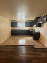 133 W 74th St in Los Angeles, CA - Foto de edificio - Building Photo