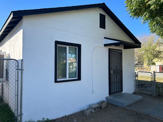 908 W Hays St in Banning, CA - Building Photo - Building Photo