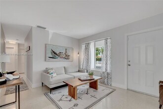 3641 SW 29th St in Miami, FL - Building Photo - Building Photo