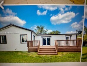5735 SW 46th Terrace in Miami, FL - Building Photo - Building Photo