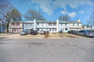 3237 Yellow Pine Crescent in Chesapeake, VA - Building Photo - Building Photo