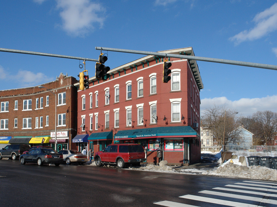 236-244 Albany Ave in Hartford, CT - Foto de edificio