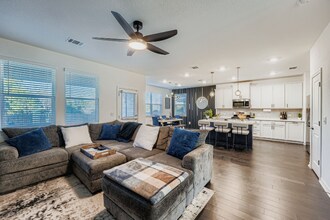 2902 Bronx Dr in Austin, TX - Foto de edificio - Building Photo