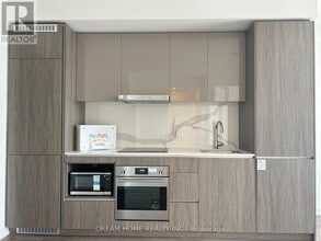 28 Interchange Wy in Vaughan, ON - Building Photo - Building Photo