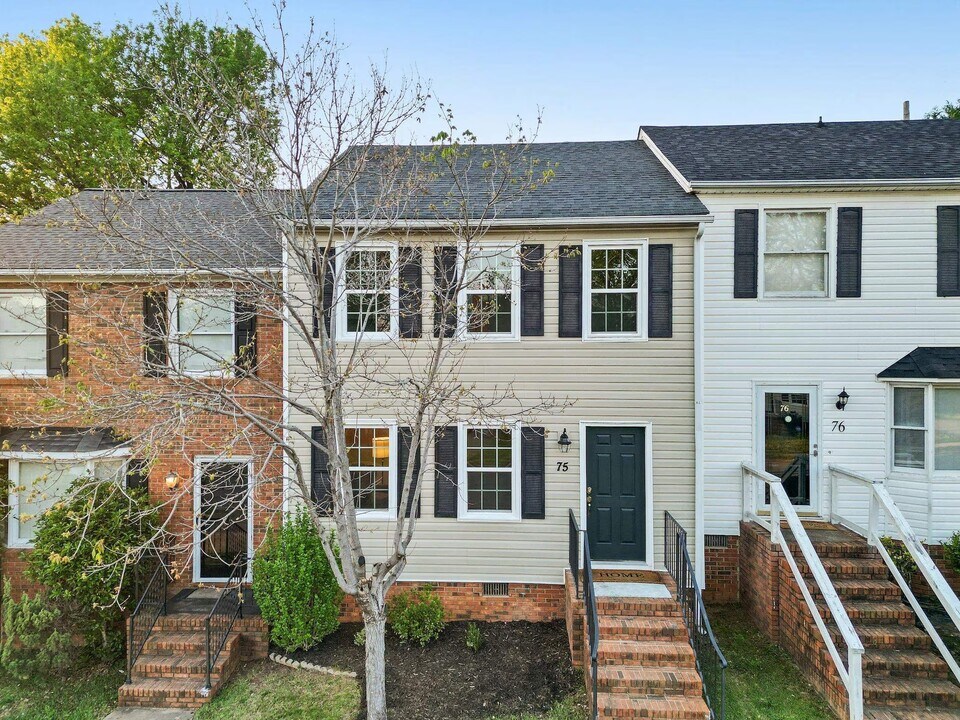 75 Sweetbriar Ln in Spartanburg, SC - Building Photo