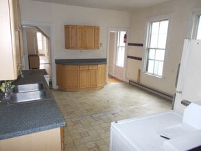 81 Granite St, Unit 83 Granite #2 in Portland, ME - Building Photo - Building Photo