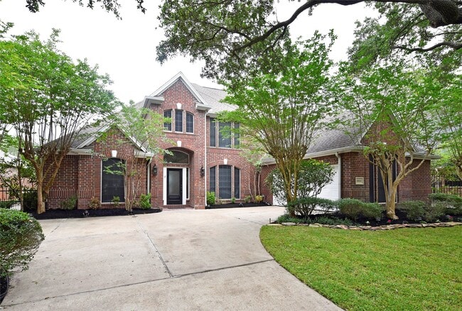 19810 Emerald Leaf Dr