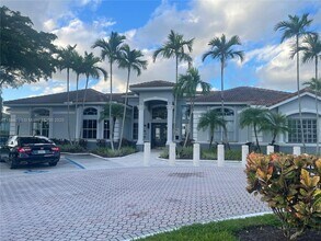 9645 NW 1st Ct in Pembroke Pines, FL - Foto de edificio - Building Photo