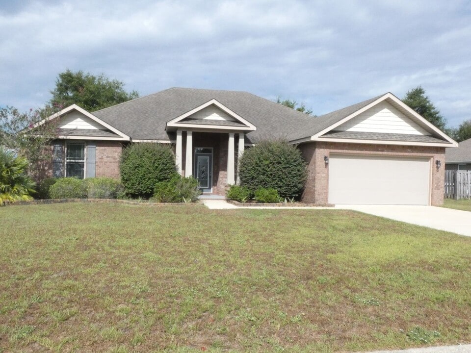 5355 Dalton Cir in Milton, FL - Building Photo