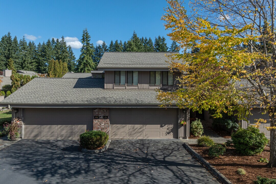 Woodcreek Condominiums in Bellevue, WA - Building Photo
