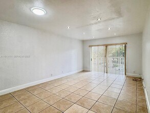 5201 Geneva Ct in Doral, FL - Building Photo - Building Photo