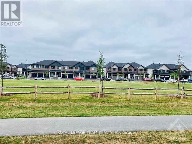 110 Kyanite Ln in Ottawa, ON - Building Photo - Building Photo