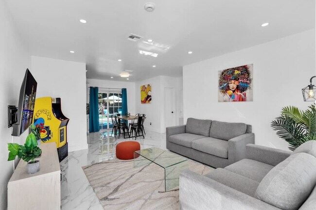 7001 Coolidge St in Hollywood, FL - Building Photo - Building Photo